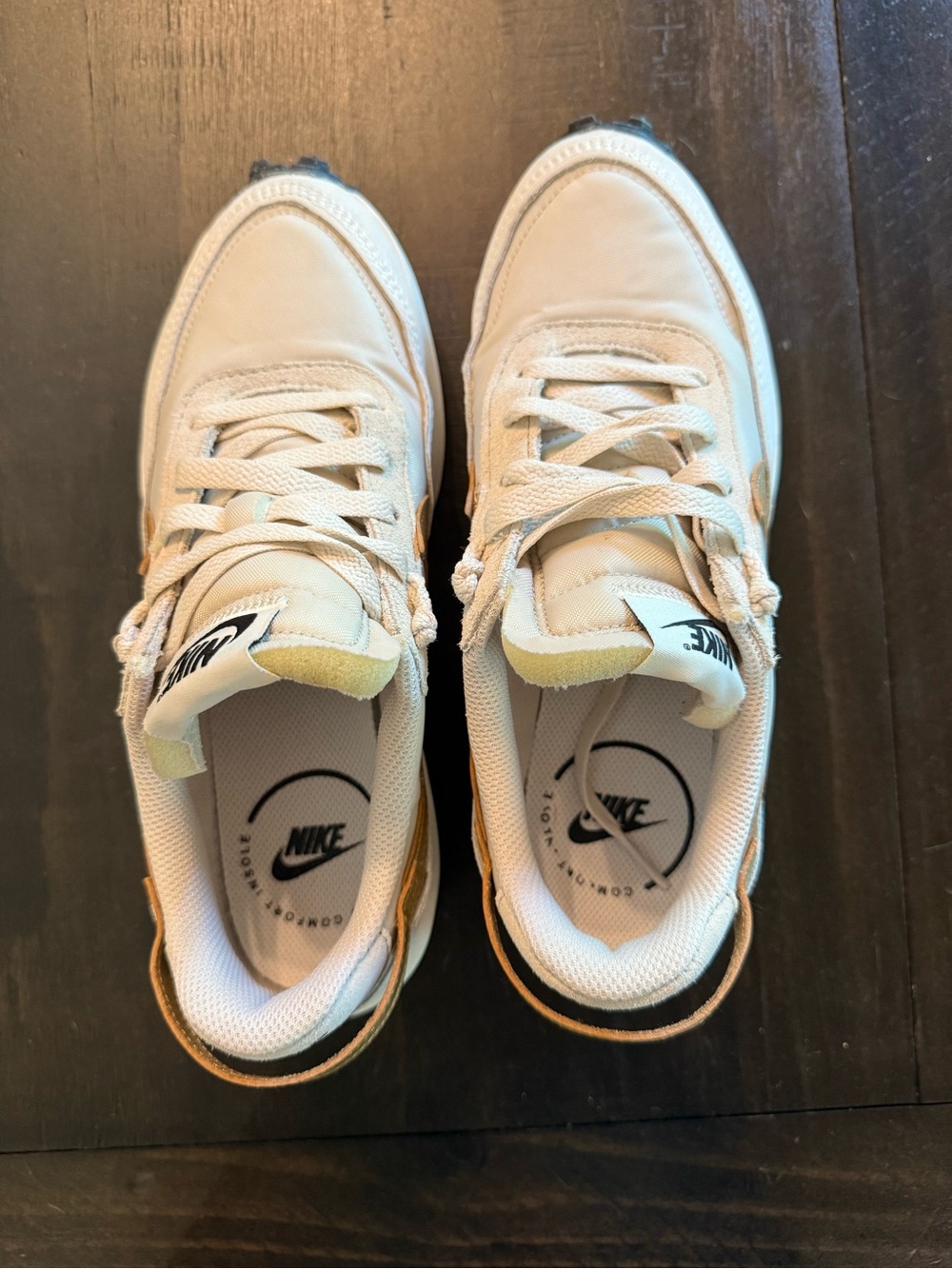 Nike Cream Sneakers with Gold Swoosh - Picture 4 of 4